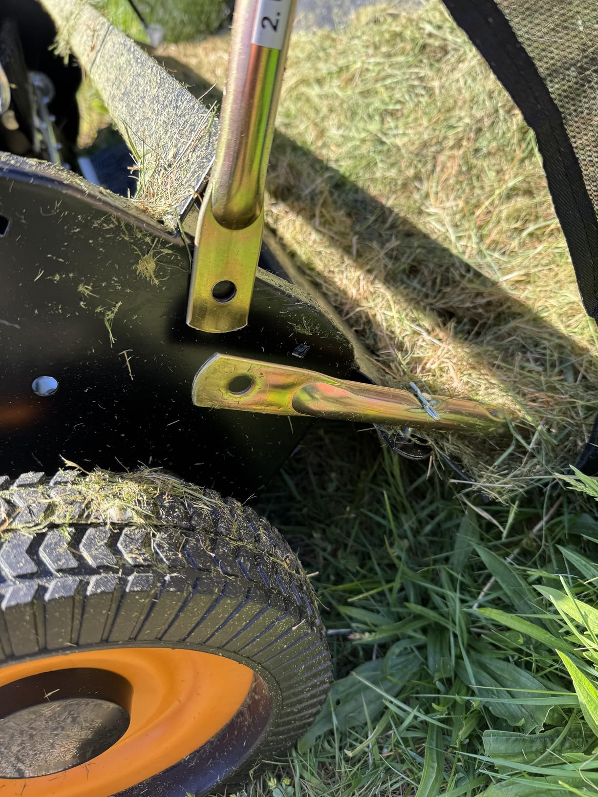 44 Inch Tow Behind Lawn Sweeper, 26 cu. ft. Large Pull Behind Grass Sweeper Heavy Duty Leaf & Grass Collector with Dumping Rope Design, Adjustable Sweeping Height for Yard and Grass Cleanup Tool customer photo 1