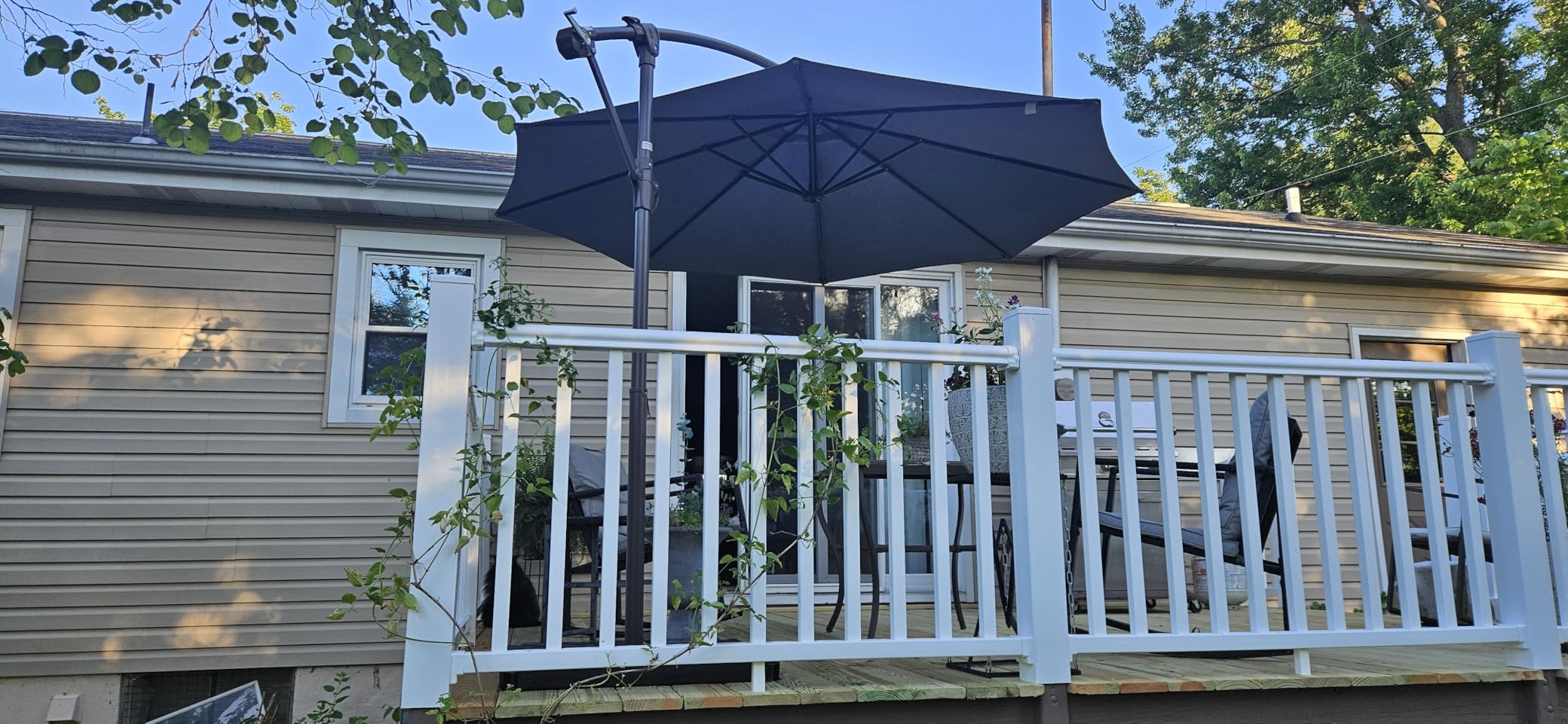 NEWBULIG 10FT Patio Umbrella, Offset Cantilever Outdoor Patio Table Umbrella, UV Protection, Fade Resistant Fabric, Easy Tilt Adjustment for Deck, Pool, Backyard, Garden customer photo 2