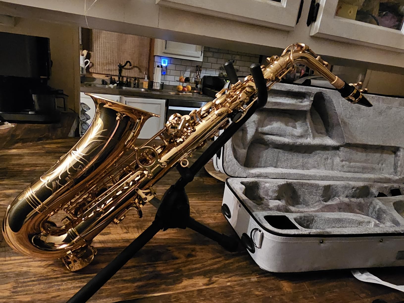 STRICH Eb Alto Saxophone Brass Student Beginner Alto Sax Kit with Hard Case Stand Neck Strap Mouthpiece and Reeds for School Band Home Practice, SSA-31G, Gold customer photo 1