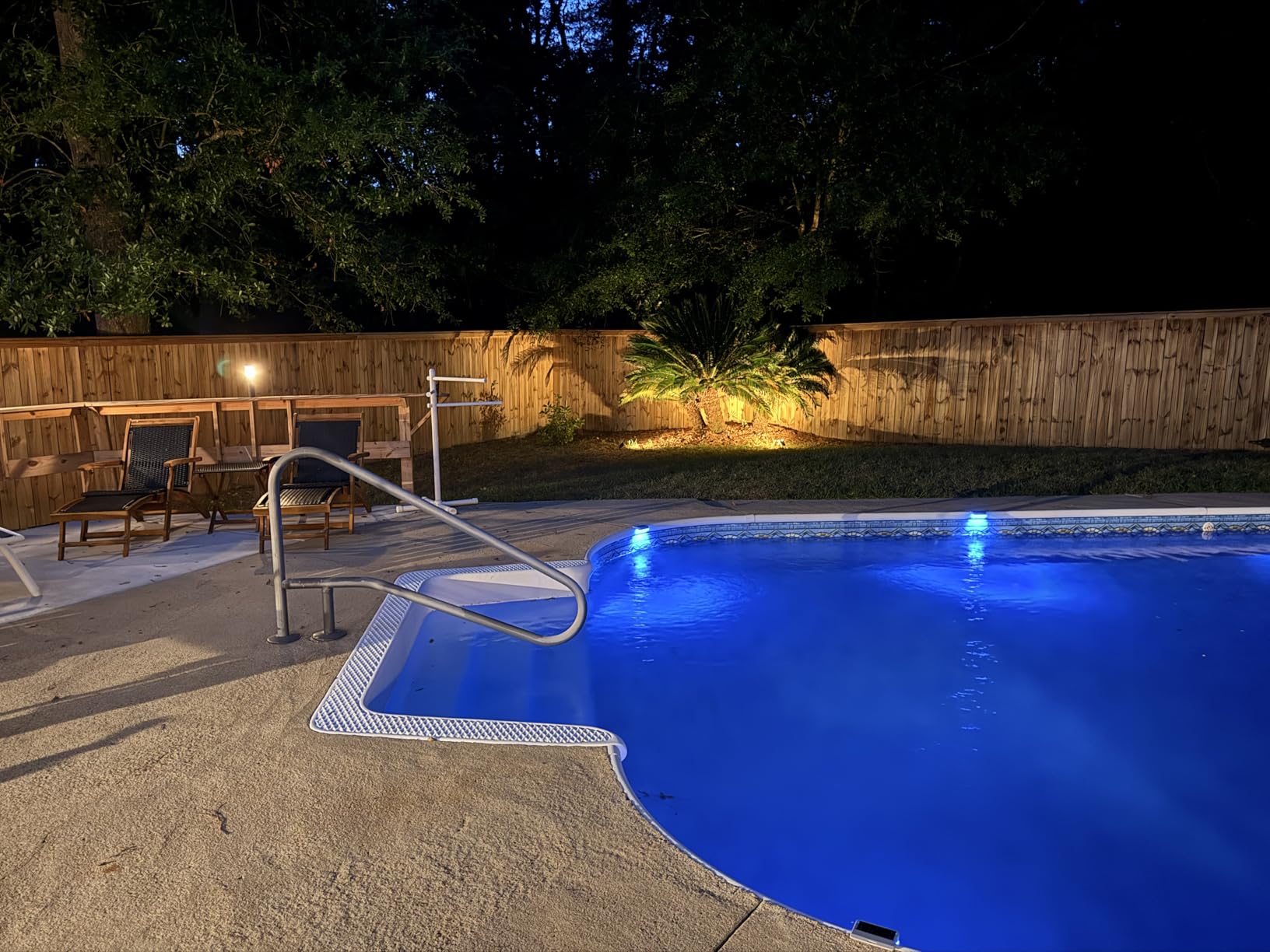 VOLISUN Solar Pool Lights for Above Ground Pools, 9 RGB Color LED Pool Light, IP65 Waterproof, Built-in Rechargeable Solar Battery, Pool Lights Solar Powered for Pond, Yard Decor(6pack) customer photo 1