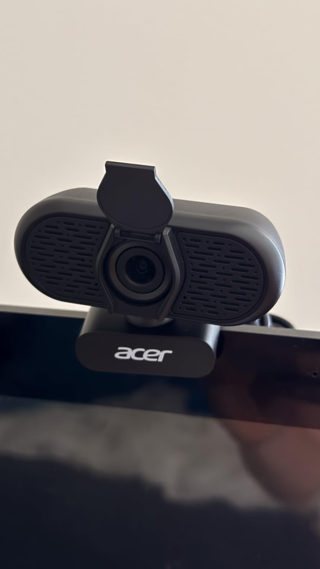 Acer 1080p Webcam USB Plug and Play Webcam for PC with Noise Cancellation Microphones Computer Camera for Desktop Streaming Gaming Online Meeting Wide Angle Privacy Cover A-to-C Adapter Easy Setup customer photo 1