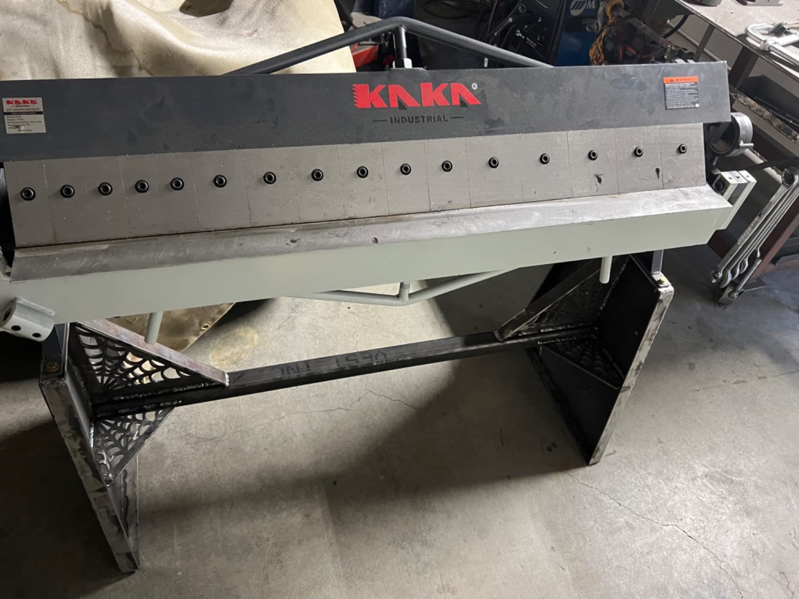KAKA INDUSTRIAL Box and Pan Brake with D Type Stand, 48-Inch 16 Gauge(0.06 Inch) Metal Brake, Mild Steel Capacity Pan and Box Brake, Bending Brake with 16 Fingers, 1-135 Degree Adjustable W-4816Z customer photo 1