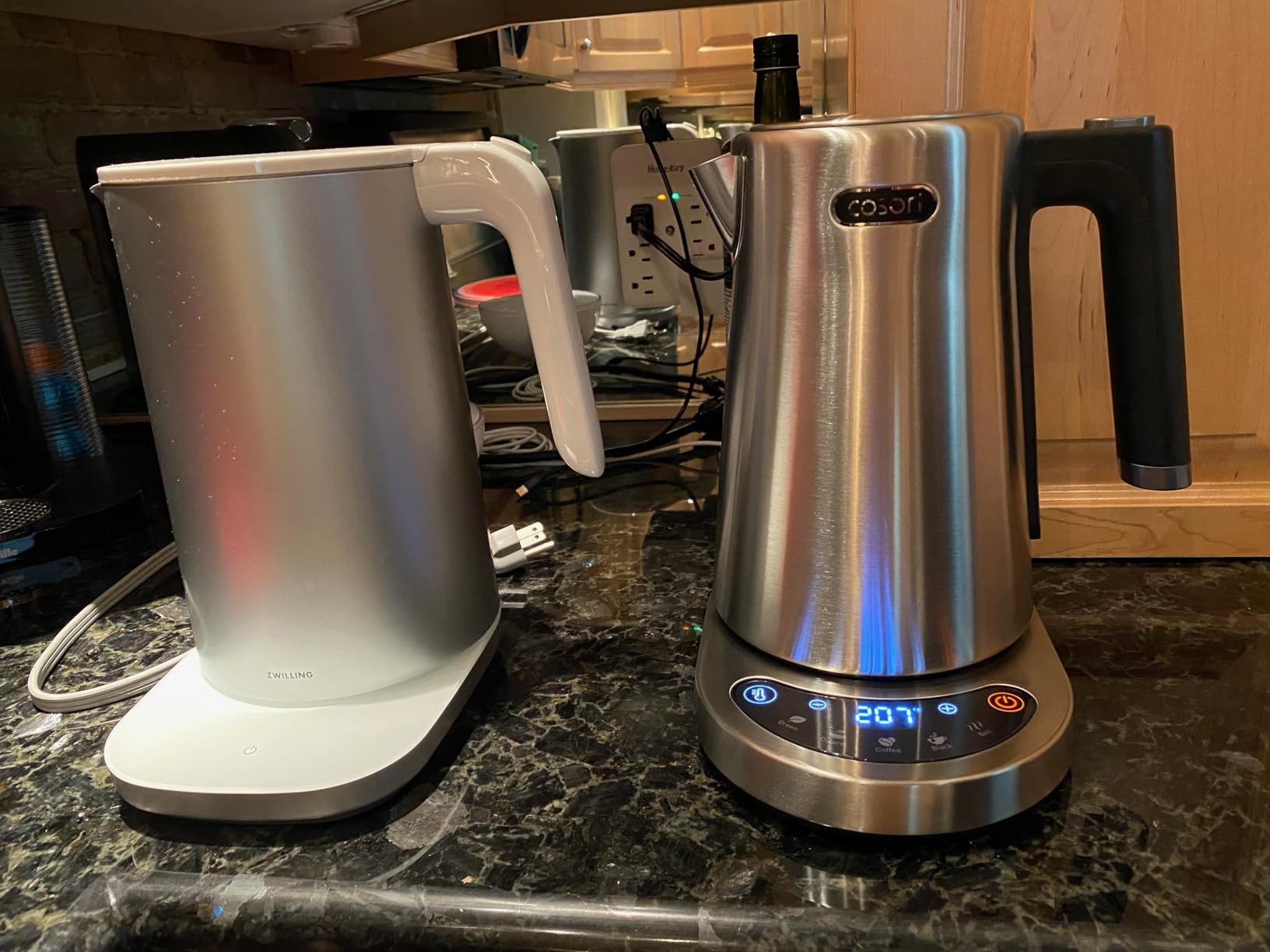 Cosori Electric Kettle, Plastic-Free Interior, 5 Presets ±5℉ Temperature Control, Fast Boiling, 2 Lid Opening, 60Min Keep Warm, Stainless Steel Tea Kettle for Tea, Hot Water, Boil Water, Coffee, 1.7L customer photo 1