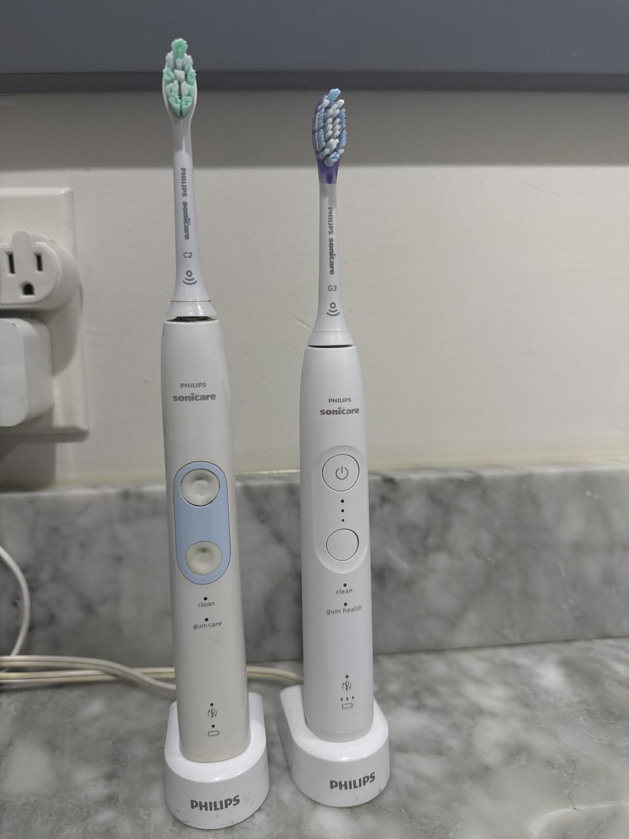 Philips Sonicare 5950 Series Electric Toothbrush with Pressure Sensor, 6 Brushing Settings, SmarTimer, BrushPacer, 21-Day Runtime, Travel Case, White, HX7130/03 customer photo 1