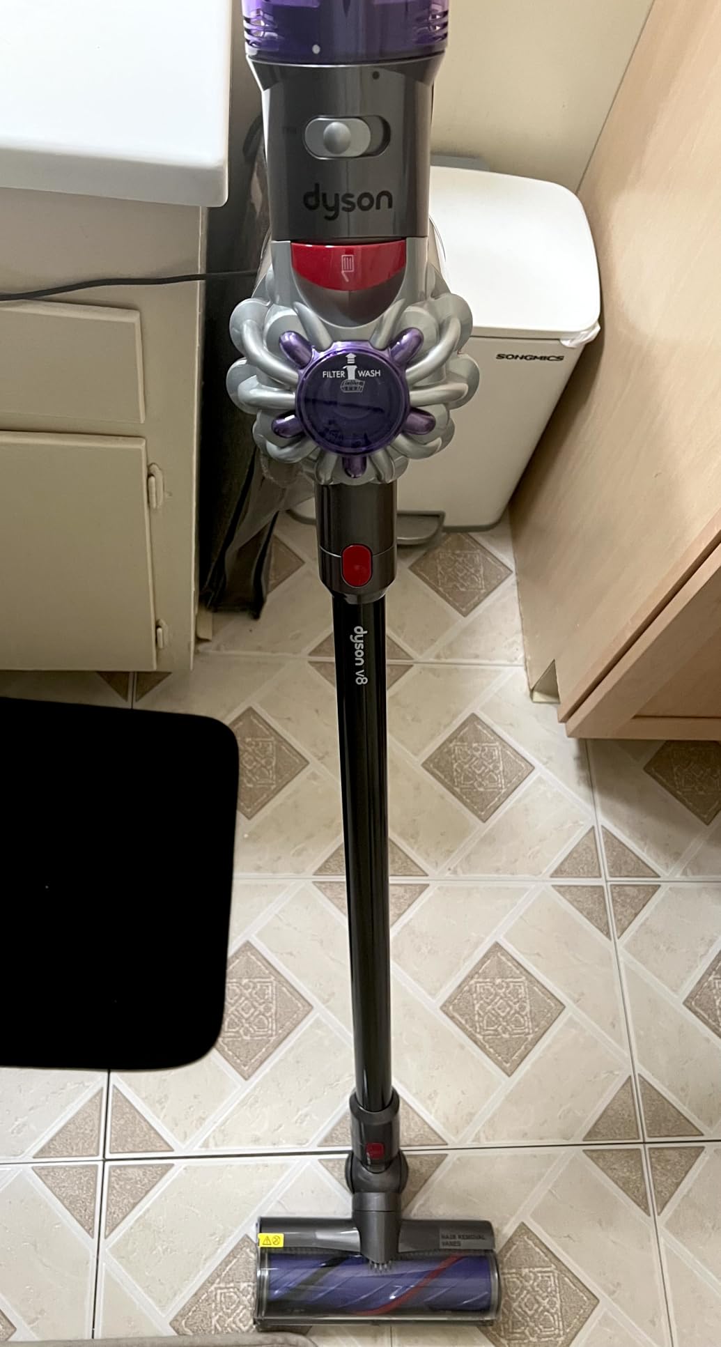 Dyson V8 Cordless Vacuum, Cleans Hard Floors and Carpets, Converts to Handheld customer photo 2