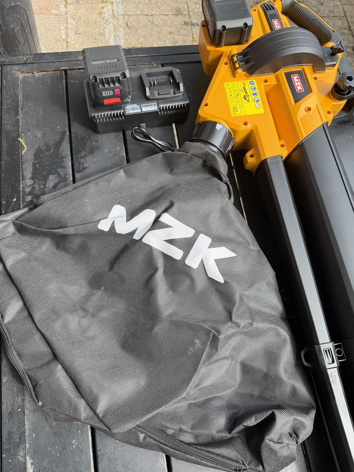 MZK 40V Cordless Leaf Blower Vacuum Mulcher, 3-in-1 Battery Powered Leaf Vacuum with 40L Bag, 600 CFM 160 MPH, 2x4.0Ah Batteries for Lawn, Yard Cleanup customer photo 1