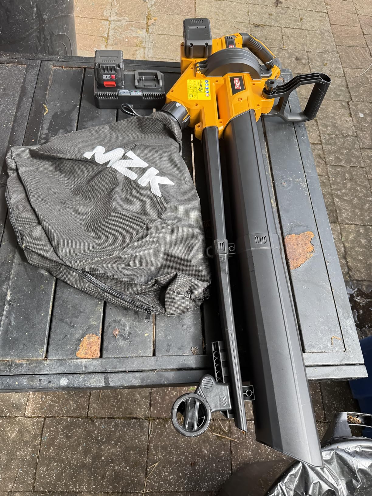 MZK 40V Cordless Leaf Blower Vacuum Mulcher, 3-in-1 Battery Powered Leaf Vacuum with 40L Bag, 600 CFM 160 MPH, 2x4.0Ah Batteries for Lawn, Yard Cleanup customer photo 2