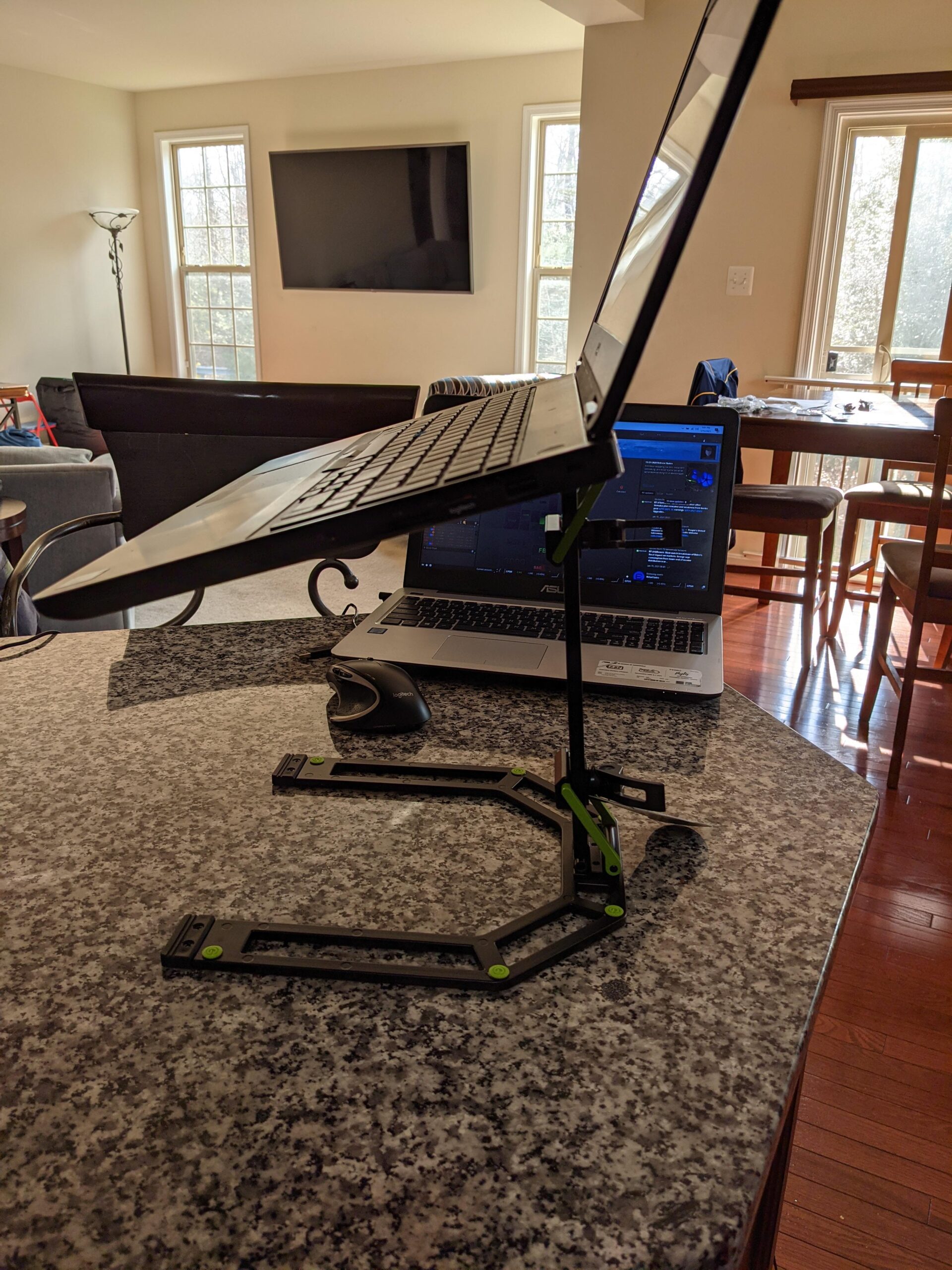 Gravity GLTS01B Adjustable Laptop & Controller Stand, Black customer photo 1