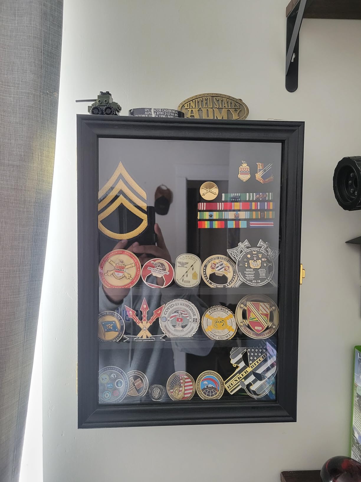 PiaoHao Challenge Coin Display Case, Lockable Military Coin Holder Shadow Box with Removable Shelves, Wall Mounted Medal & Pin Cabinet with UV Protection Acrylic Door (Black) customer photo 1